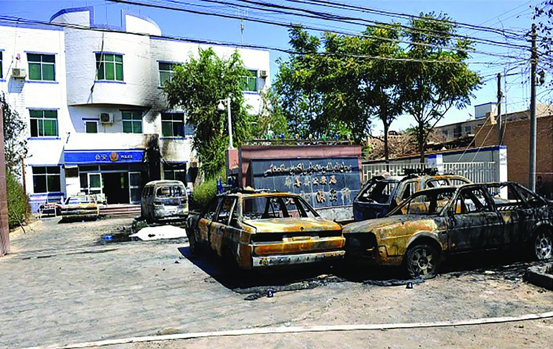 2013 senesinde Sinciang Uygur Özerk Bölgesi Lukin Kasabasında ayrılıkçı hareketlerin polis karakoluna düzenledikleri terör eylemi.