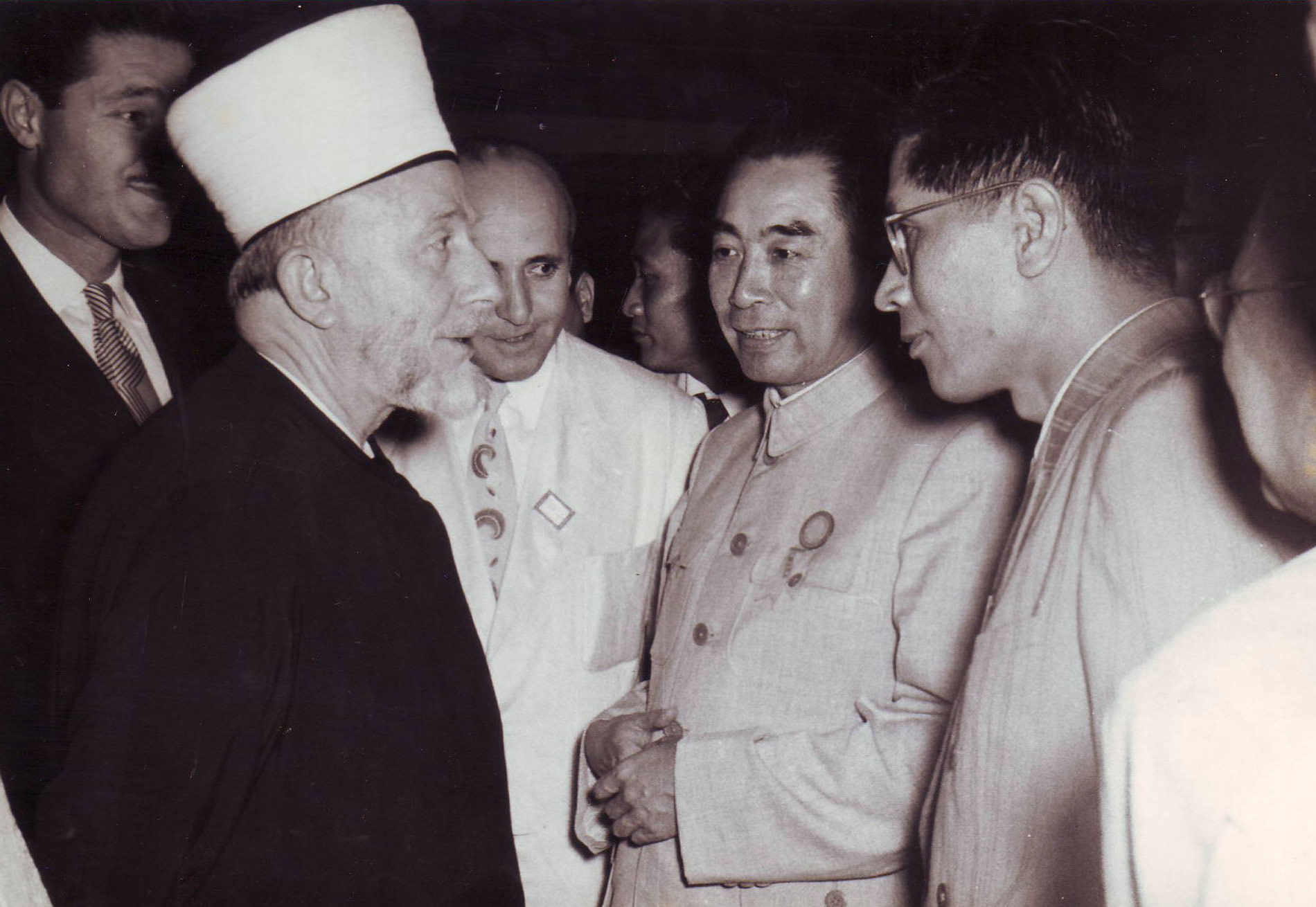 The Observer Delegation from Palestine, Mufti Amien El Husaini, with the Prime Minister of the PRC, Zou Enlai, during the Bandung Conference (Photograph: UNESCO, 2015).