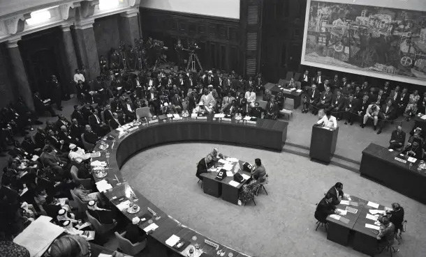 Delegations and participants of the First Conference of Heads of State or Government of Non-Aligned Countries (Photograph: UNESCO, n.d).