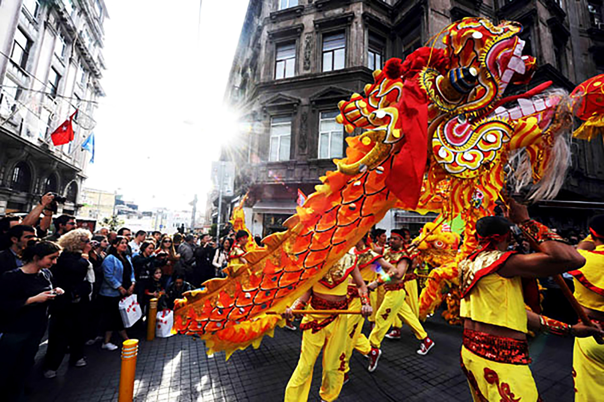 Traditional Chinese dragon dance is held in Istanbul in the Year of Chinese Culture. (China Daily, 2012)