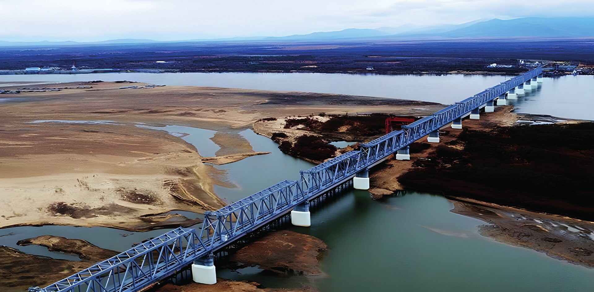 Photo taken on April 26, 2017 shows the China-Russia Tongjiang-Nizhneleninskoye railway bridge under construction as part of the Belt and Road Initiative (Photo: Xinhua, 2018).