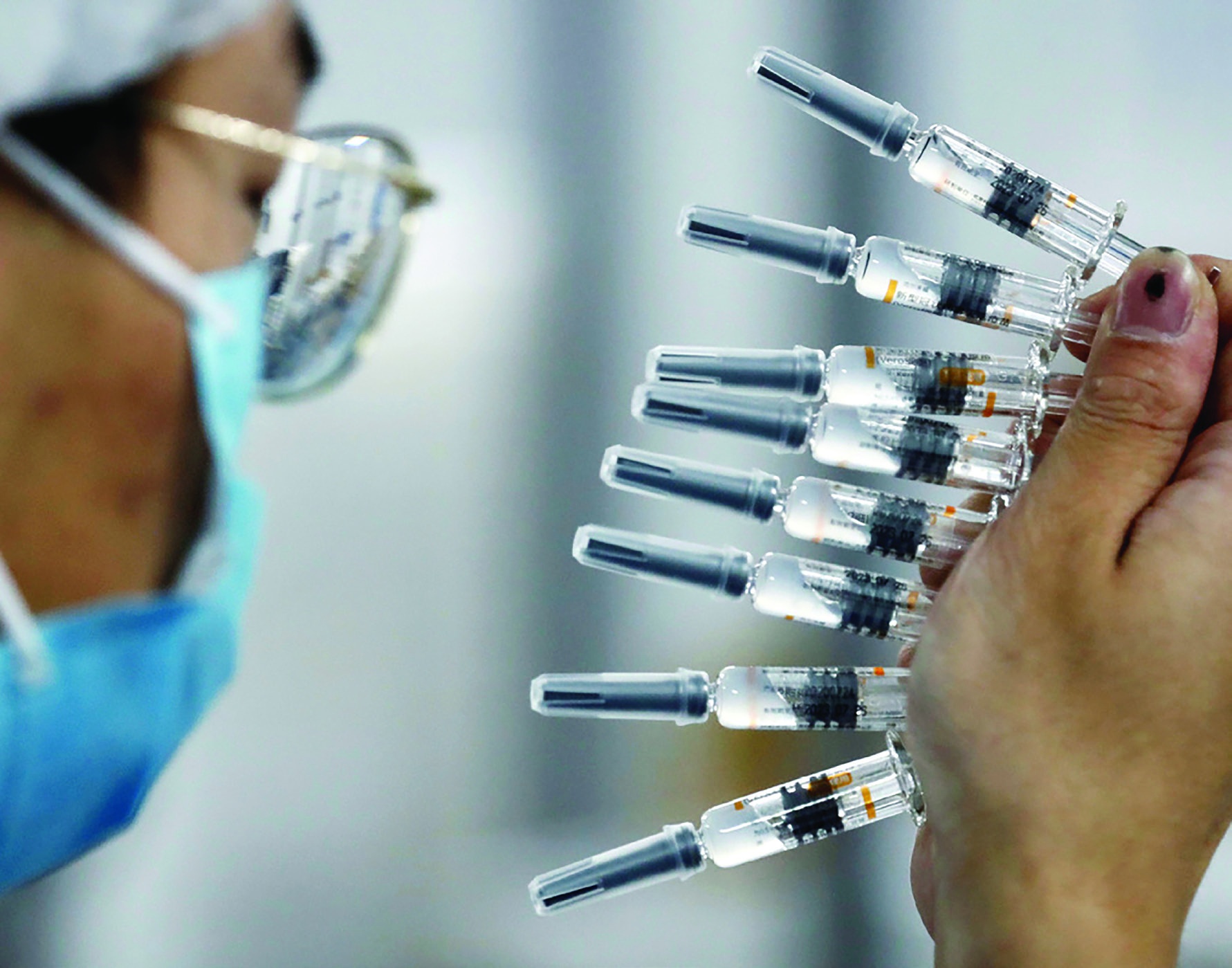 Çin, 2020 Ekim ayında, COVAX’a katıldı ve gelişen ülkelere aşı tedarikine öncelik vereceğini belirtti. (China Daily, 2020)