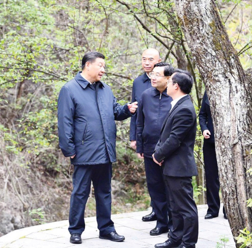 Xi Jinping visits Niubeiliang National Nature Reserve to learn about ecological conservation in the Qinling Mountains, Shaanxi Province. (Xinhua, 2020)
