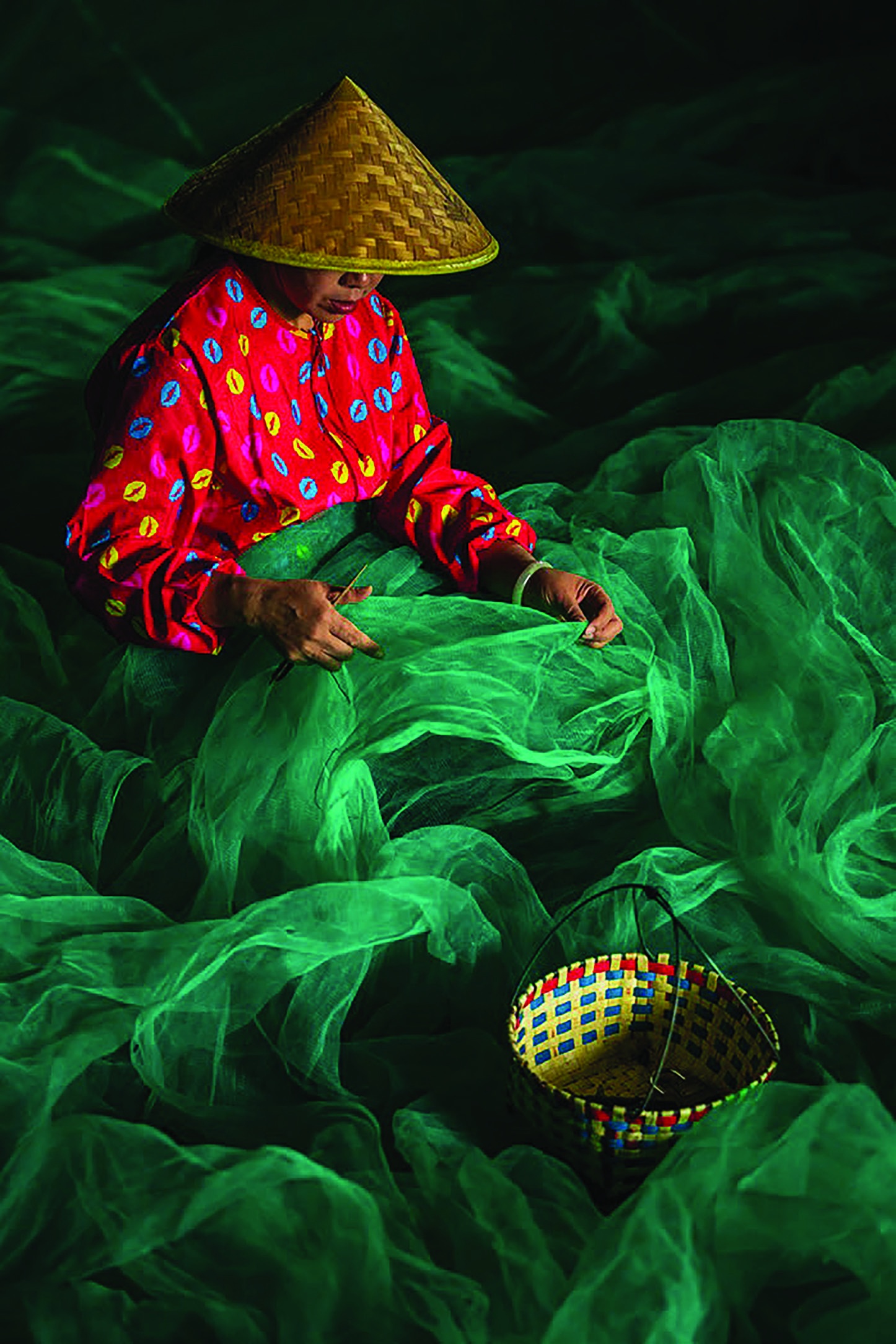 Fujian Hui’an Maiden’s Weaving Net (Photo: Ni Min)