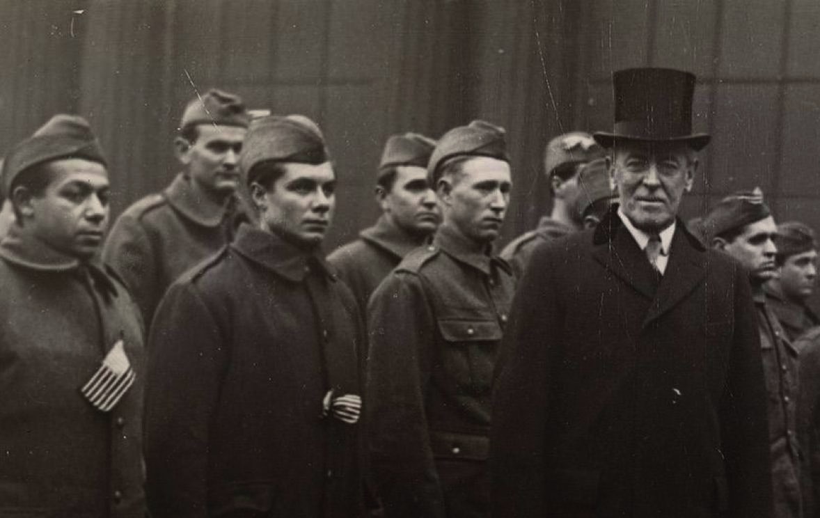 Woodrow Wilson inspecting troops in London en route to Paris (Photo: The World War, n. d.).