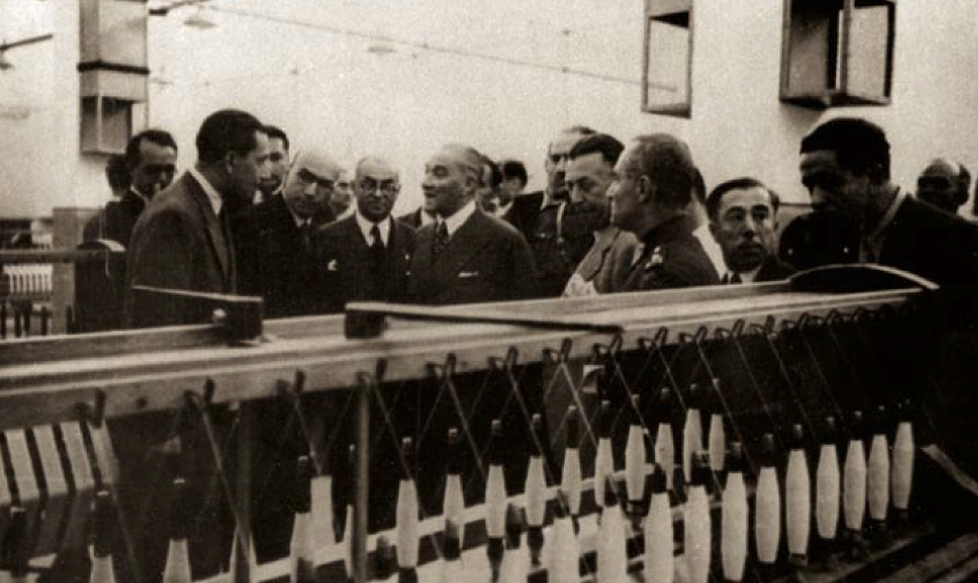 Atatürk, Nazilli Basma Fabrikasının hizmete açılışında, Nazilli, Aydın, 9 Ekim 1937. (Atatürk websitesi)