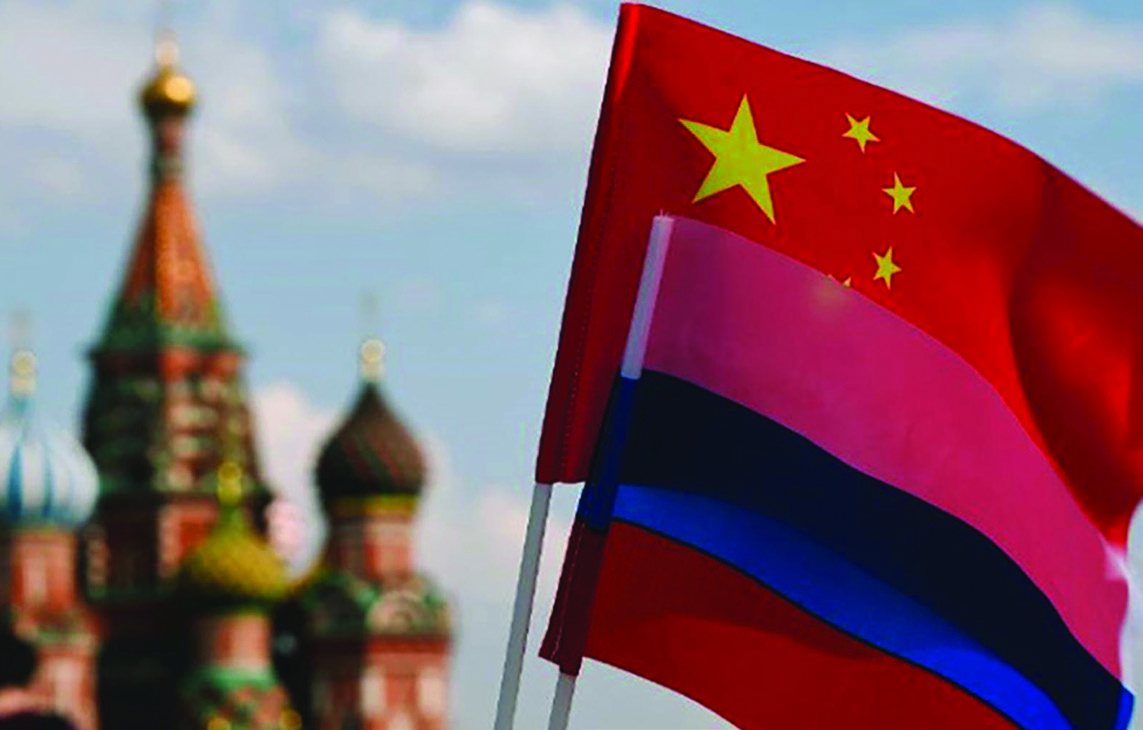 The national flags of China and Russia are seen on Red Square. (Xinhua, 2020)