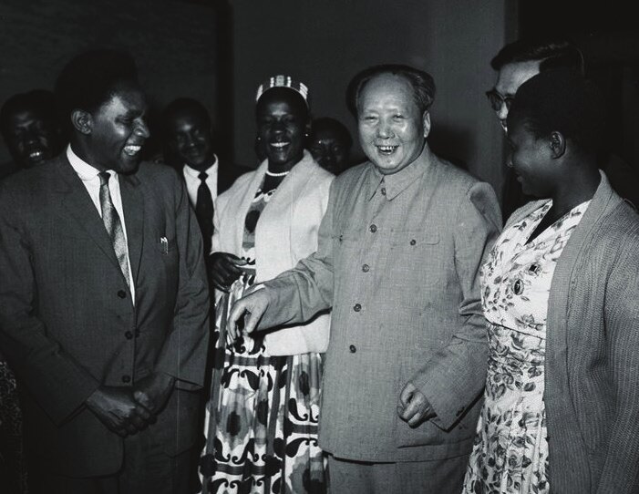 Africa and China promote a more just and equitable international order in the framework of win-win cooperation. 6 September 1963. Members of the Kenya African National Union (KANU) delegations were visiting Mao Zedong (Photo: Liu Qingrui, Xinhua, 1963).