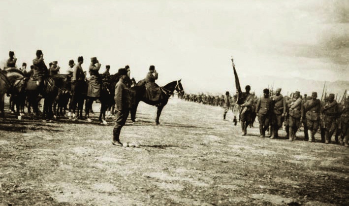 Mustafa Kemal, Batı Cephesi Komutanı İsmet (İNÖNÜ) Paşa ile Ilgın Manevraları’nda, Ilgın, Konya, 1 Nisan 1922. (Genel Kurmay Başkanlığı arşivinden)