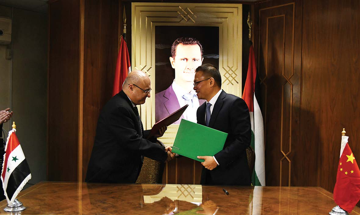 Head of Syria's Planning and International Cooperation Commission (PICC) Imad Sabouni and Chinese Ambassador to Syria Feng Biao sign an economic cooperation agreement in Damascus, Syria, on March 4, 2020. (Ammar Safarjalani/Xinhua)