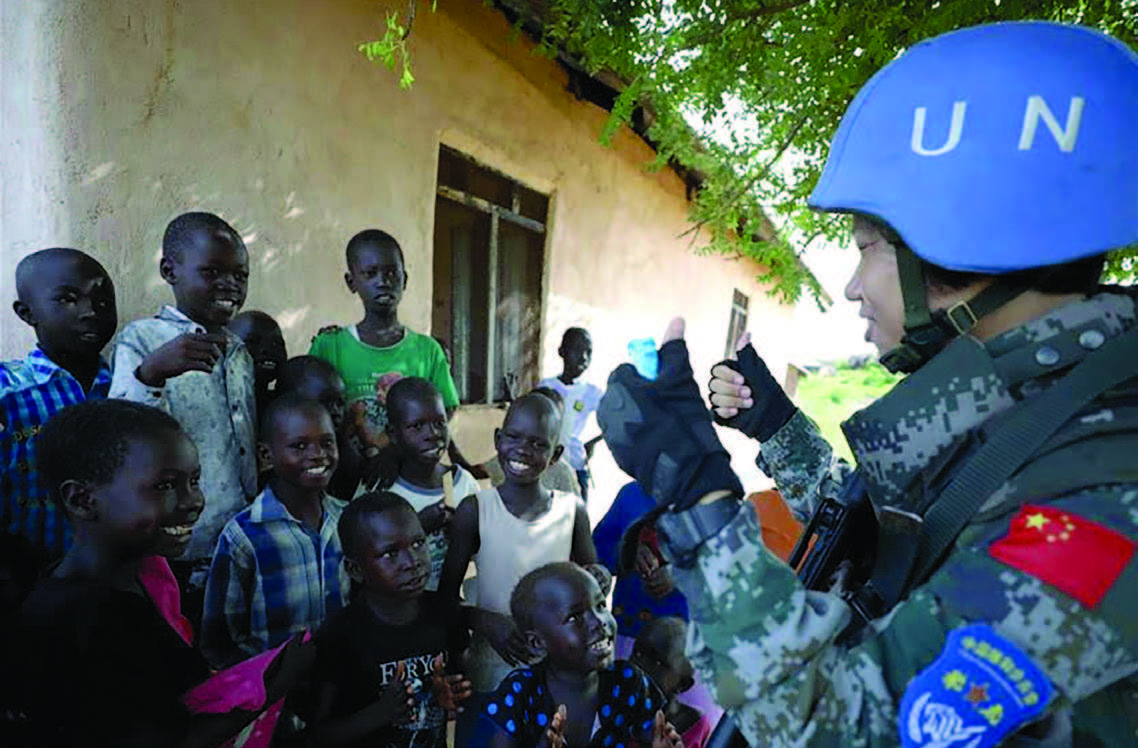 Leader of the female peacekeeper unit of Chinese peacekeeping infantry batallion to South Sudan; Yu Peijie sings songs with local children in Juba, South Sudan, on April 30, 2018. (Xinhua)