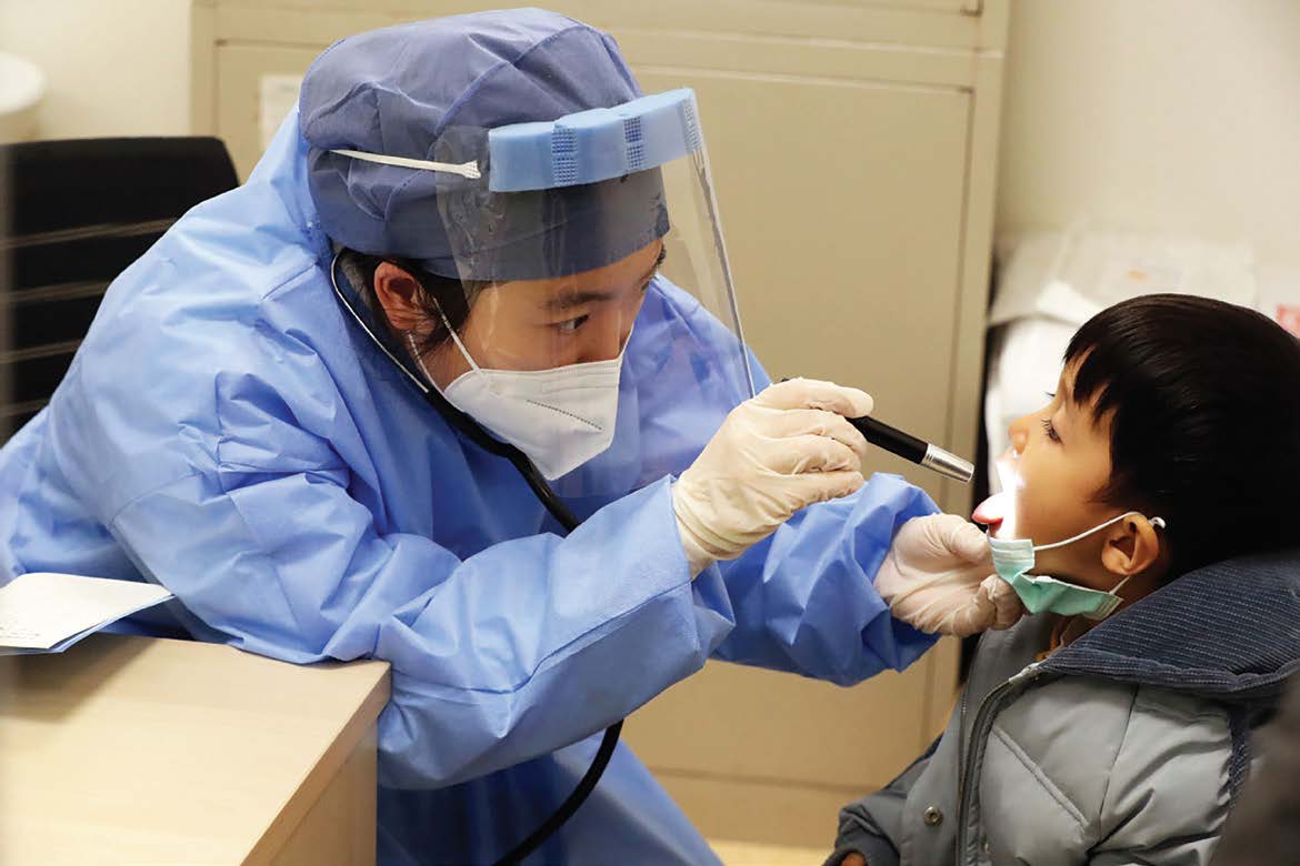 To protect the lives and health of 7 billion people around the world, the international community should establish a more complete global public health governance system to respond to various long-term or sudden global public health conditions. (Zhu Xingxin/China Daily)