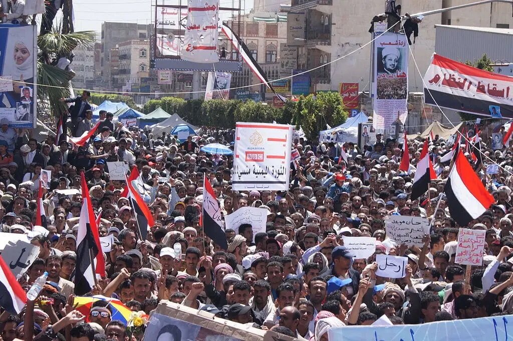 Sana Üniversitesi'ne yürüyen onbinlerce Yemenli gösterici, 1 Mart 2011.