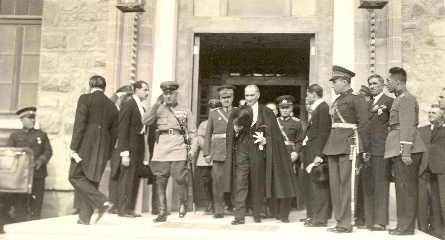  Atatürk Ankara’da. (Atatürk sitesi, 2021) 